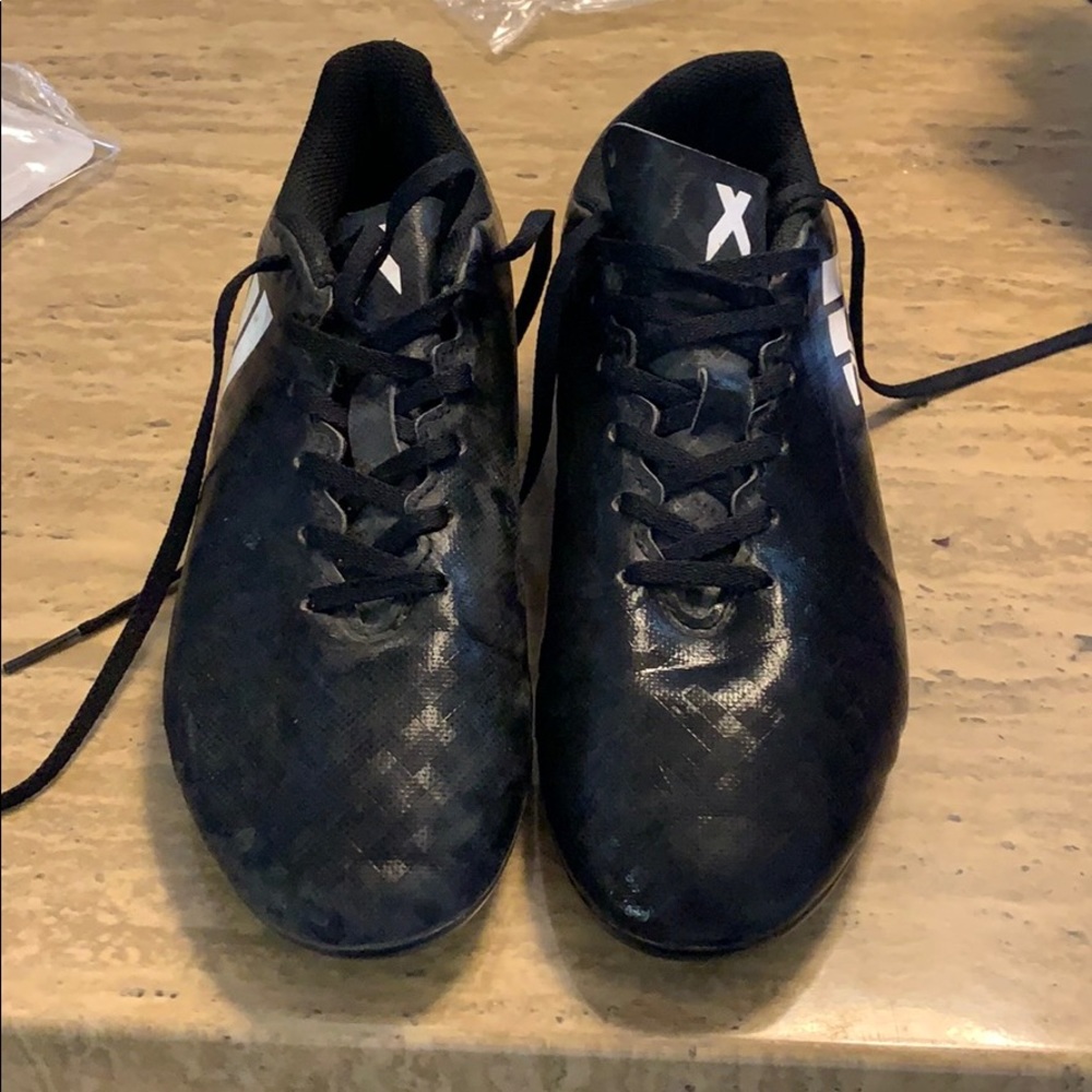 Adidas youth soccer shoes